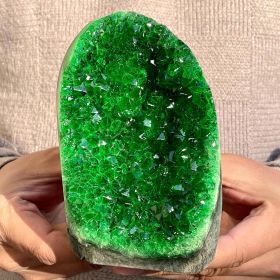 1pc Green Geode Quartz Cluster, Quartz Artificial Crystal, Mineral Vug Specimen, Artificial Crystal Cluster Specimen, Artificial Crystal Gifts (weight: 200-300g)